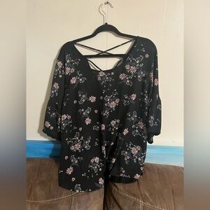 Excellent Condition Maurices Floral Top Size XXL